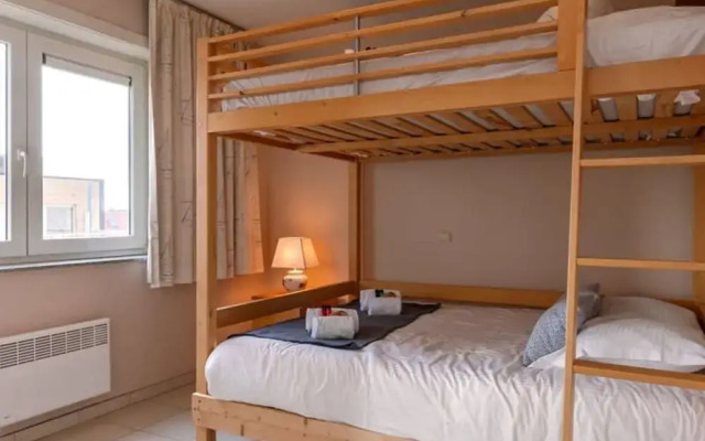 Cosy Flat With Lateral sea View