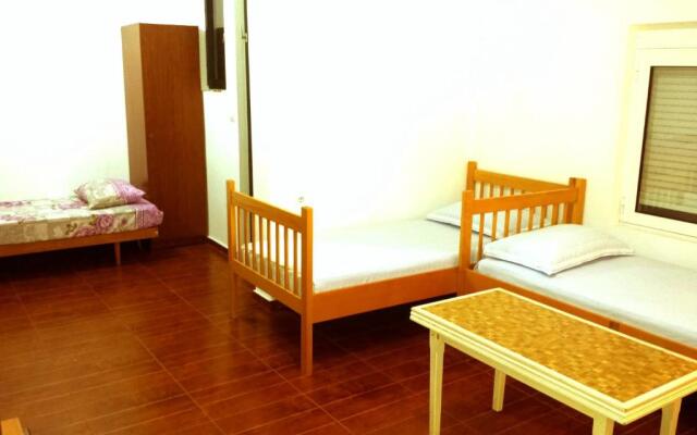Hoxha rooms