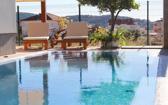 Lux Pool House - Apartment With 2 Rooms in Trogir, With Wonderful City