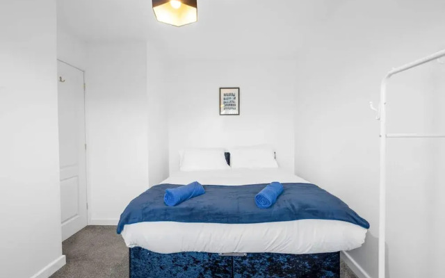 Homely 3 bed House Near Birmingham City Centre