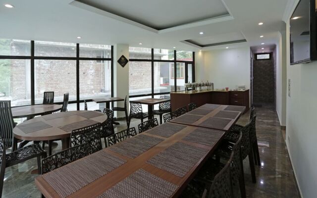 OYO 8767 Hotel Landmark