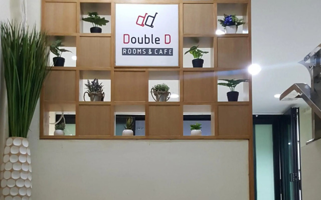 Double D Rooms & Cafe