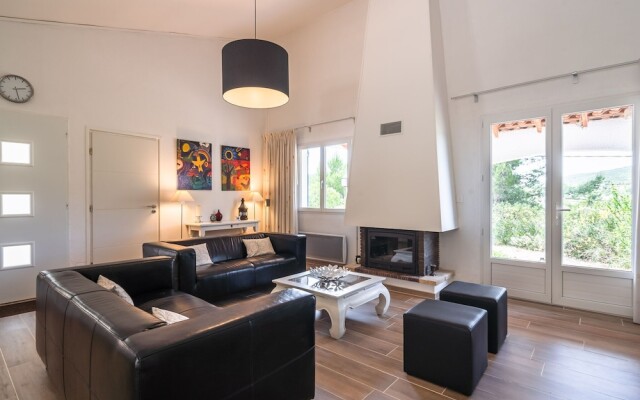 Comfy Villa in Pouzols-minervois With Private Pool