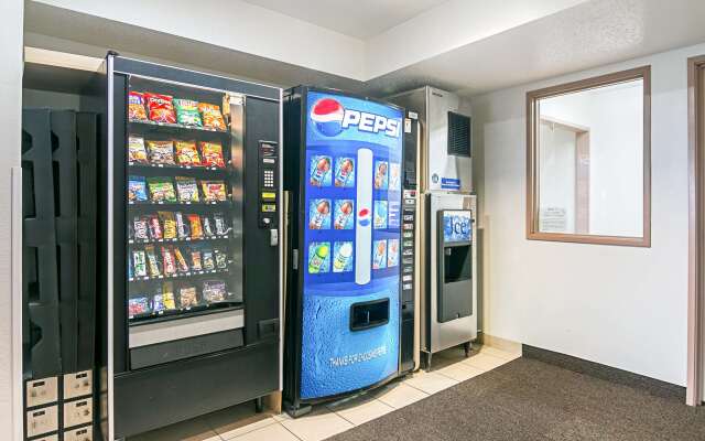 Motel 6 Sycamore, IL