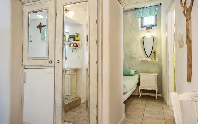 Anthippi - Adults only