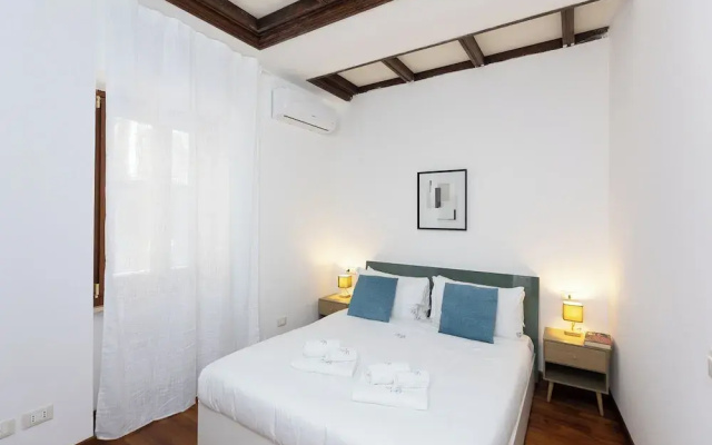 Rental in Rome Vicolo Trevi Apartment