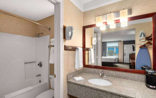 Days Inn by Wyndham Columbia Kentucky