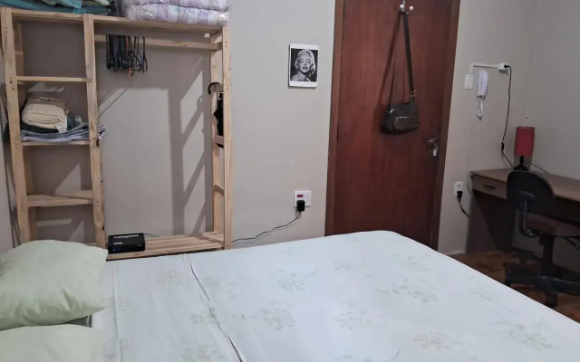 Pequeno e aconchegante Studio, bem localizado