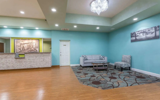 Red Roof Inn Savannah - Richmond Hill/ I-95