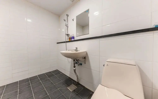 Suwon (Yeonghwa-dong) Dalbit Motel