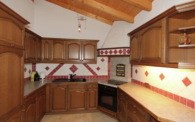 Cozy Chalet With Balcony in Imst