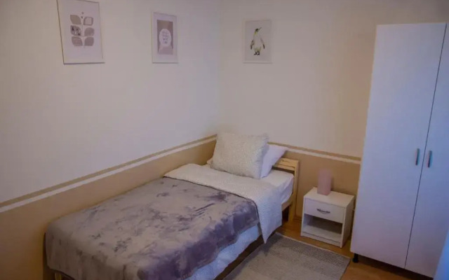 Apartment & room Eni