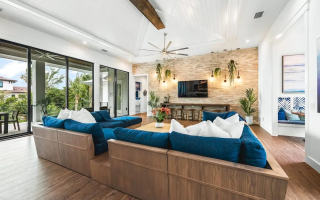 Salty Oak in Siesta Key