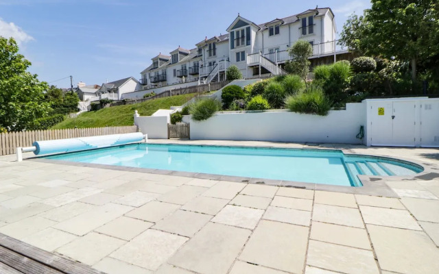 2 Garden Apartment