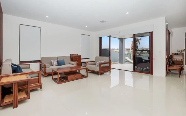 Hope Island Beautiful Chinese Style Villa Qhi007