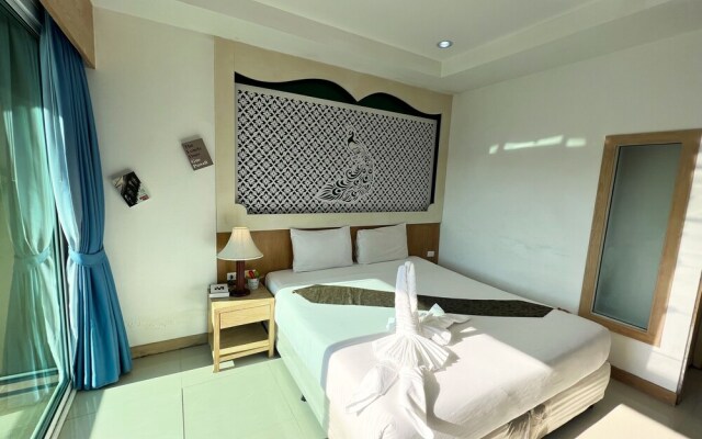 Red Sapphire Hotel