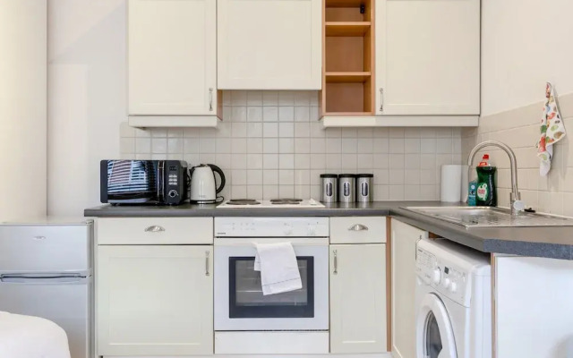 Spacious Studio in West Kensington
