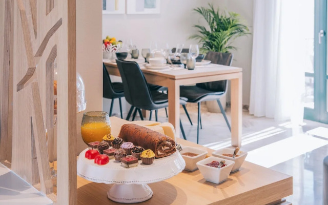 House 8 - Heart of Old Town w Parking