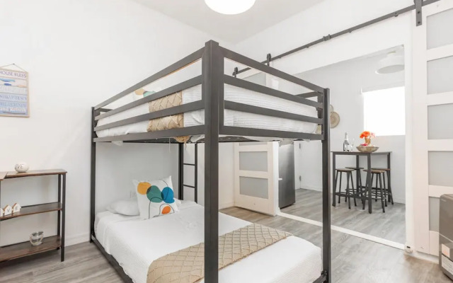 West Deco Boutique Apartments
