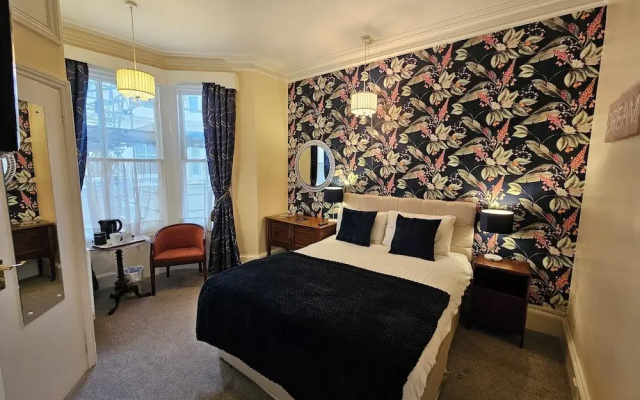 Rivelyn Hotel Bar & Restaurant