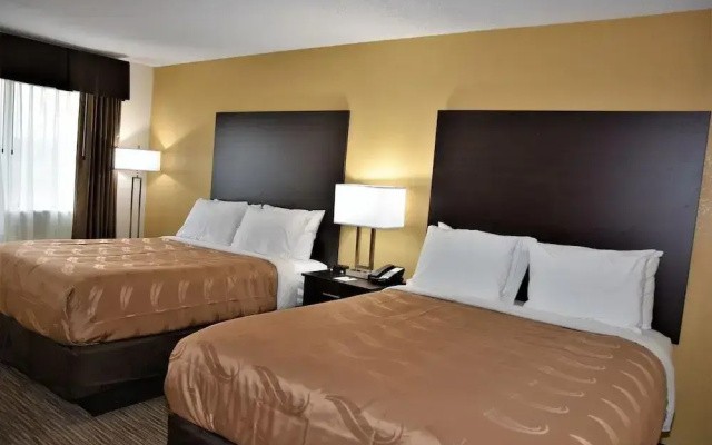 Quality Inn & Suites Metropolis I-24