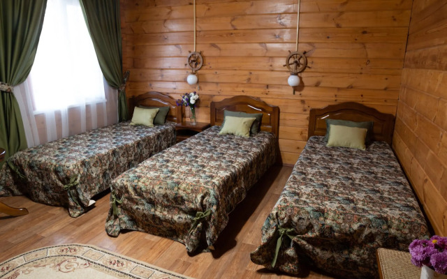 Золотой Лотос