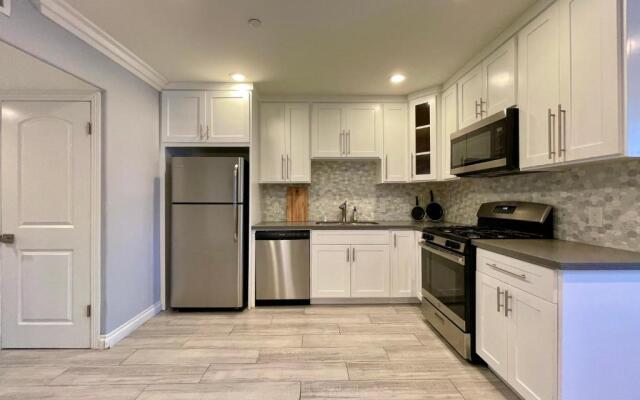 Stylish Hollywood Townhouse - Ideal Location