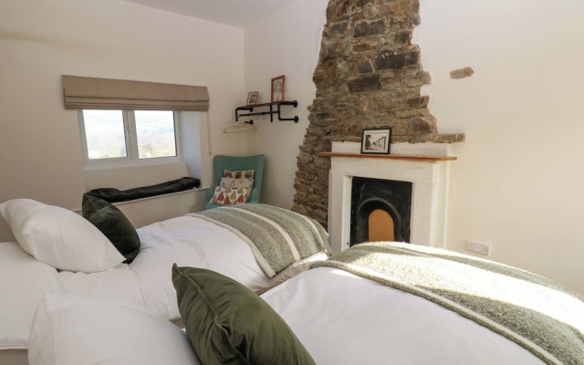 Eastend Cottage