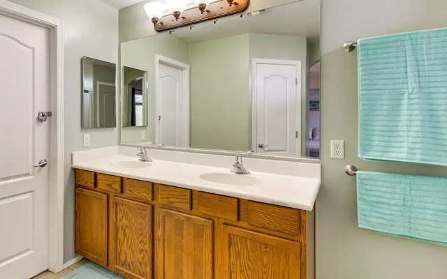 Charming Tucson House: Patio, Yard & Putting Green