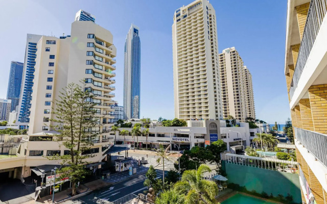 BUNK Surfers Paradise - International Backpacker Hostel