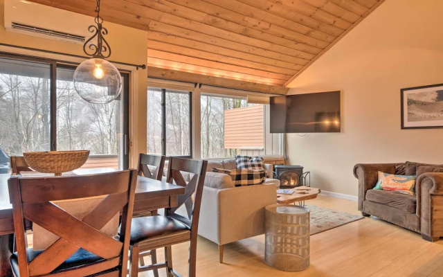 Updated Loon Townhome w/ Mtn Views & Ski Shuttle!