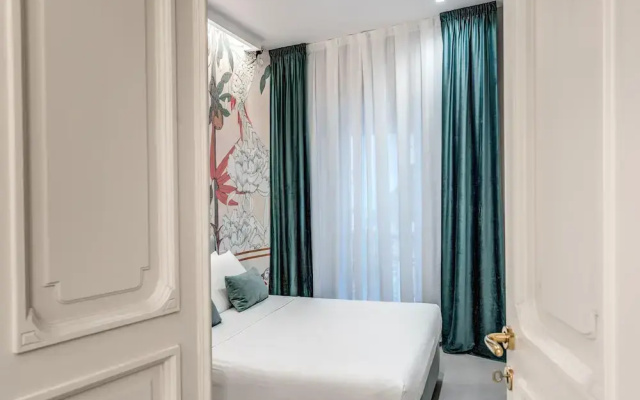 Grey Diamond in Naples