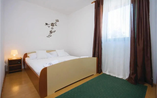 Three-Bedroom Apartment in Pirovac