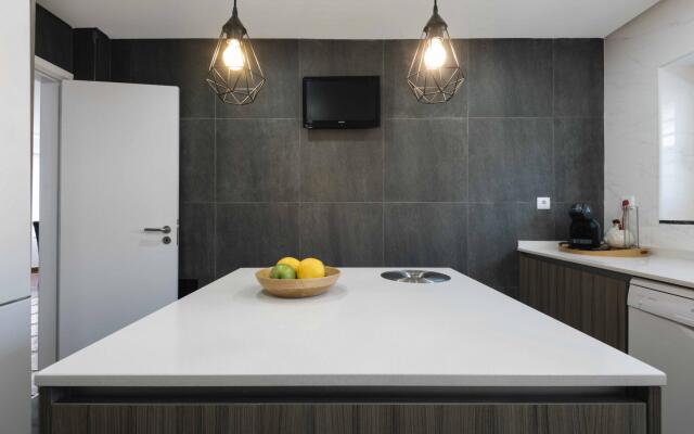 Sesimbra Stylish Villa by Homing