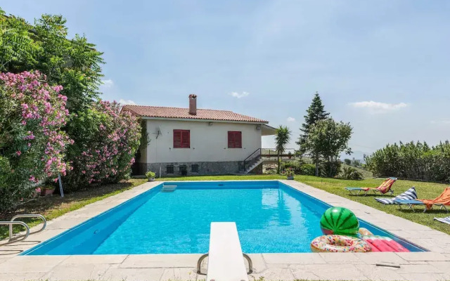 Dream Holidays in a Luxurious Garden Pool Villa