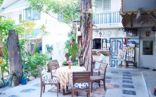 Stay With Me Guesthouse