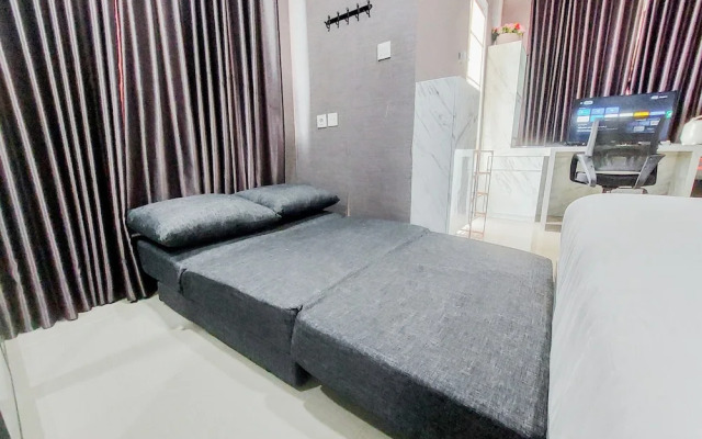 Comfy And Modern Studio Apartment At B Residence