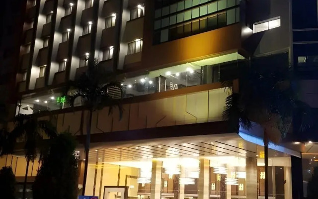 M One Hotel