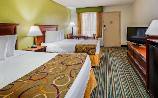 Ramada by Wyndham Savannah Gateway