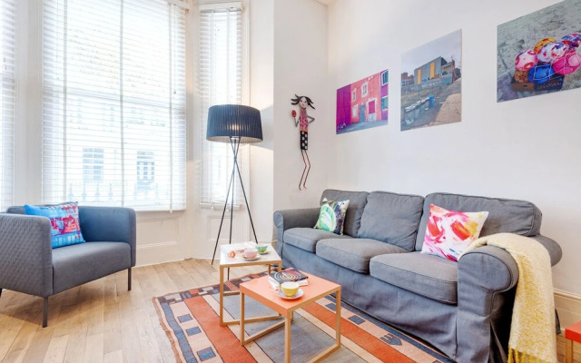 Colourful West Kensington Home Close to Earls Court