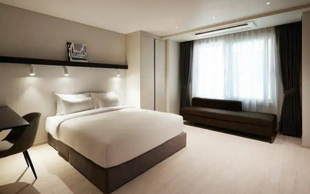 The Connoisseur Residence Hotel