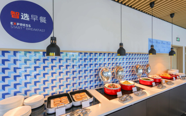 Holiday Inn Express Shanghai Pudong Airport