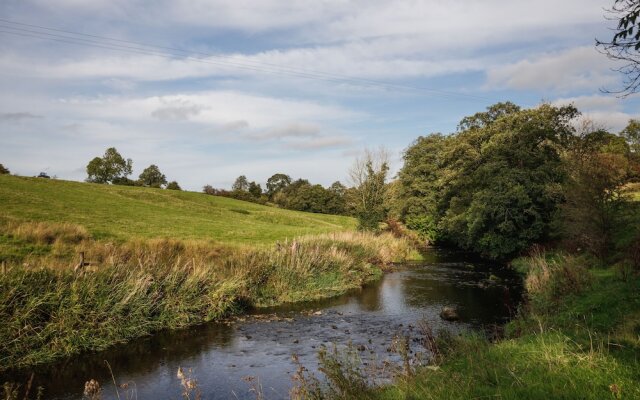 Beautiful Secluded 2-bed Barn With Woodfire Hottub