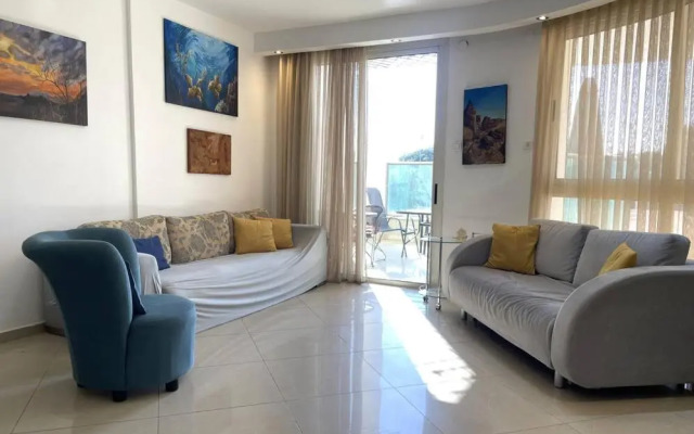 Sunny 3BR Apartment Golf Residence