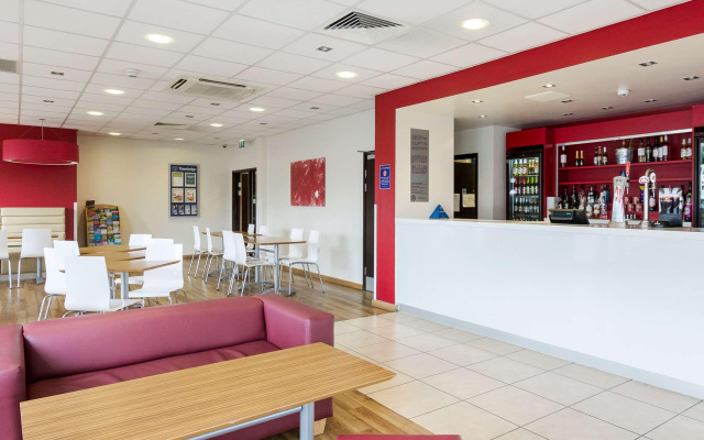 Travelodge Camberley Central