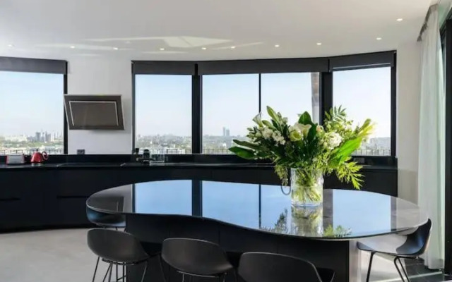 American Colony - 300 sqm Sea View by HolyGuest