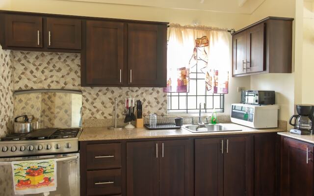 Ocho Rios Beach House at Dax Hall