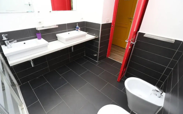 Cineroma Guesthouse