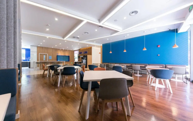 Holiday Inn Express Shanghai Tangzhen by IHG