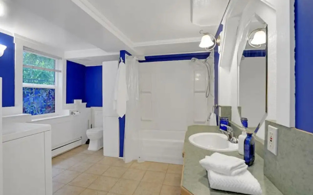 The Artsy Saloon in Vancouver